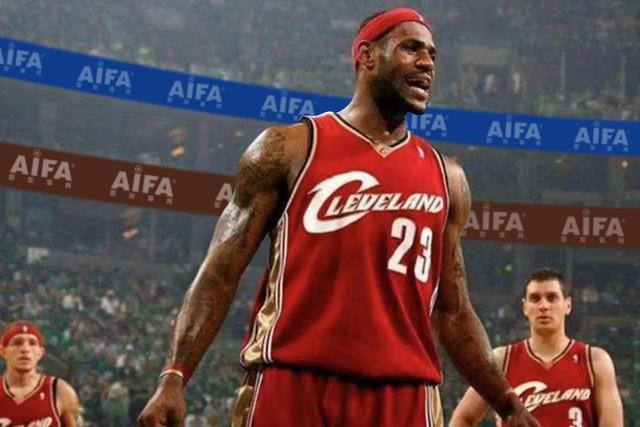 因凡蒂诺晒与印尼足协主席托希尔合照